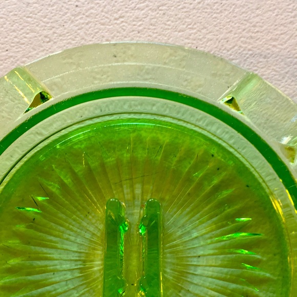Green Checkerboard Depression Glass Ashtray - Picture 6 of 6